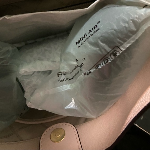 Light Pink Michael Kors handbag - Picture 4 of 7
